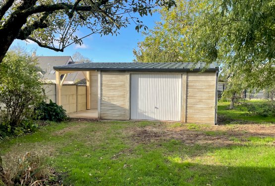 Garage en béton aspect bois